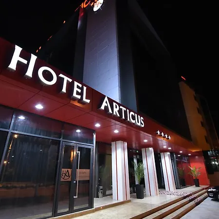Articus 4*